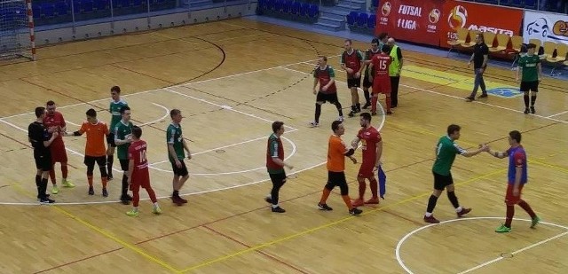 GKS Ekom Invex Remedies Nowiny przegrał w Tychach z GKS 4:8.