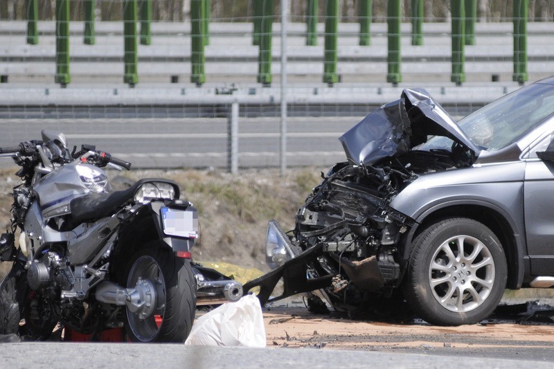 Tragiczny wypadek w Zielonce - zginęło 3 motocyklistów