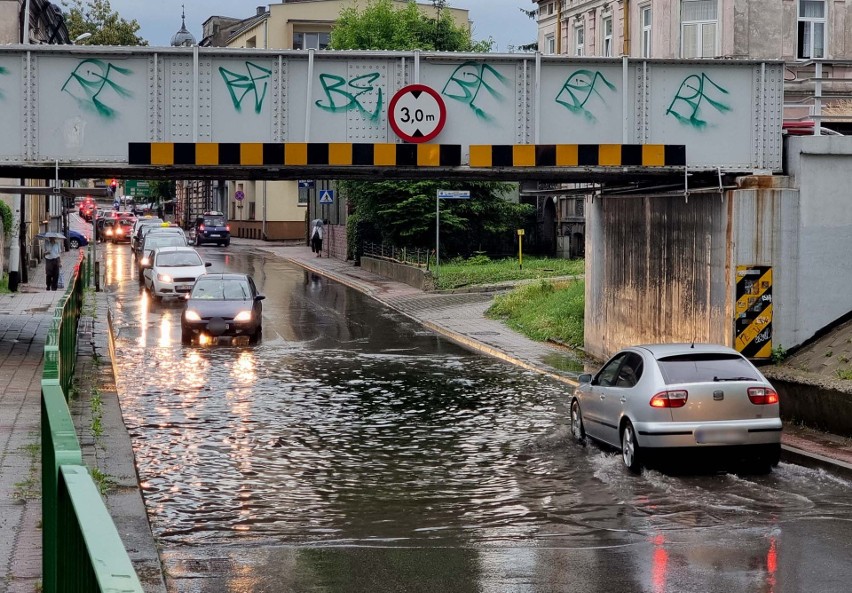 Po ulewie w Przemyślu woda zalała newralgiczne miejsca [ZDJĘCIA, WIDEO]