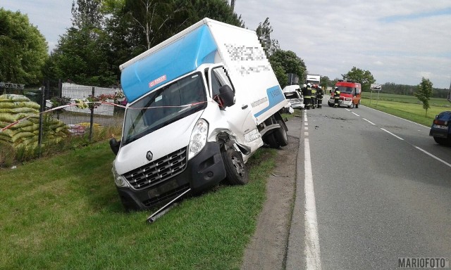 Trzy pojazdy zderzyły się na krajowej 94 Opole-Brzeg pod Łosiowem.