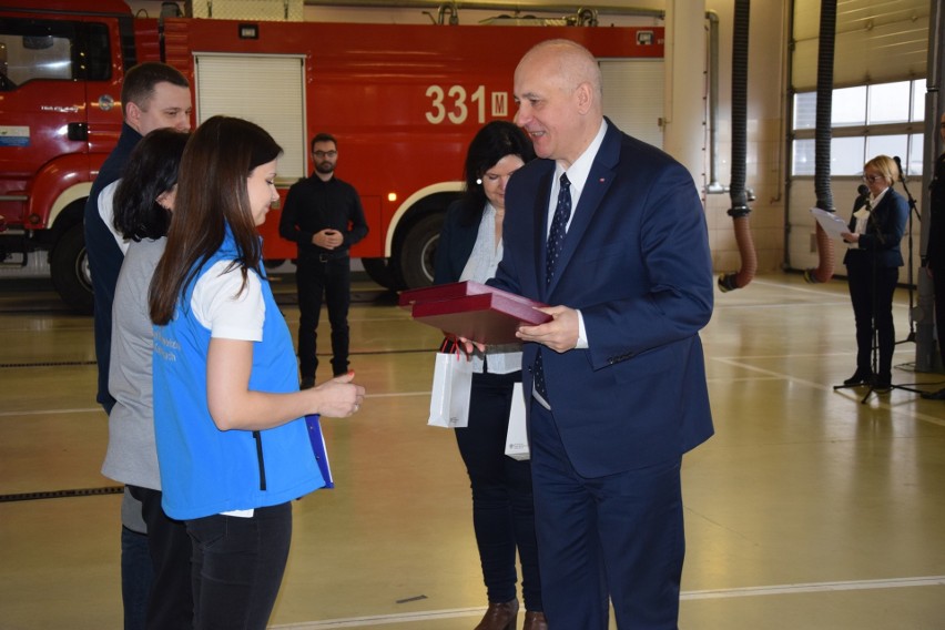 Europejski Dzień Numeru Alarmowego 112 w Radomiu. Minister Joachim Brudziński dziękował ratownikom