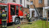 Oświęcim. Pożar kontenera z ubraniami, samochodu i kosza na śmieci