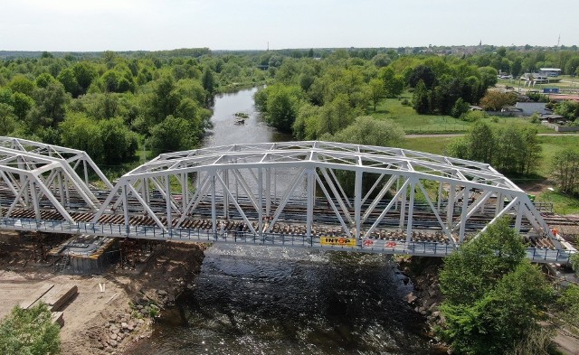 Nowy most kolejowy na Pilicy w Tomaszowie waży ponad 500 ton!