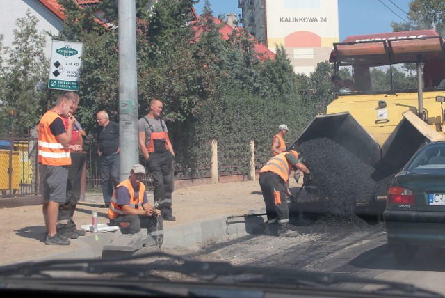 W piątek na ul. Kalinkowej w Grudziądzu wylewana będzie ostatnia warstwa asfaltu