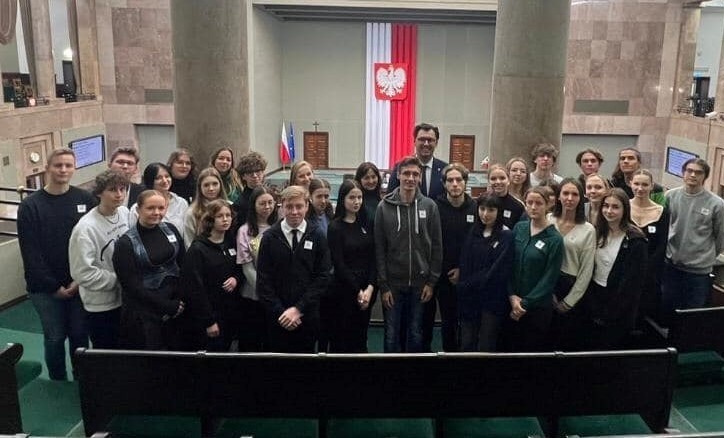 Uczniowie z VI Liceum Ogólnokształcącego imienia Jana Kochanowskiego w Radomiu odwiedzili Sejm
