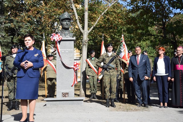 W odsłonięciu pomnika płka Pileckiego brała udział wicepremier Beata Szydło.