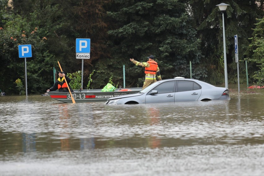 Kraków. Dziś susza, a rok temu woda zalała miasto