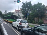 Poznań: Autobus linii 163 zderzył się z samochodem na Bukowskiej. Trzy osoby poszkodowane