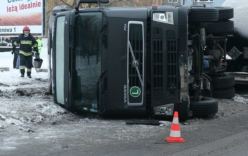 Na jedynce przewróciła się cysterna