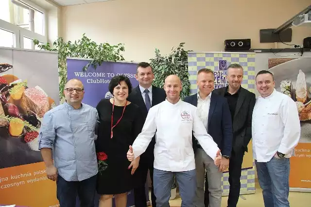 Jury było w świetnych nastrojach. Od prawej: Robert Kopacz, Małgorzata Banasik-Rusak, Mirosław Ciołak, Tomasz Czypionka, Tomasz Kowalski, Robert Pasiek i Michał Markowicz.