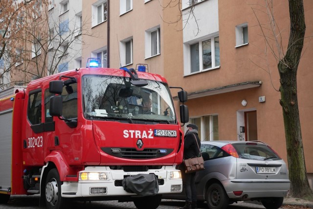 Pod Poznaniem, w Przeźmierowie, z jednego z budynków mieszkalnych zaczął ulatniać się gęsty dym. Mieszkańcy zawiadomili straż pożarną.