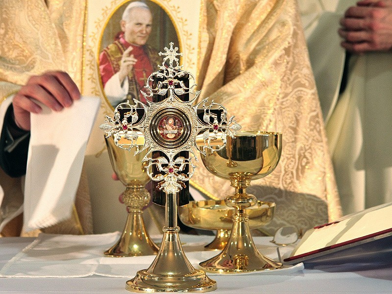 Grudziądz. Intronizacja relikwii Jana Pawła II i nadanie imienia kaplicy  szpitalnej