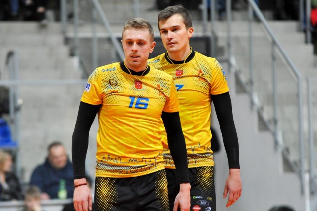 Łukasz Owczarz (z lewej) i Mateusz Nożewski zostają w Stali.