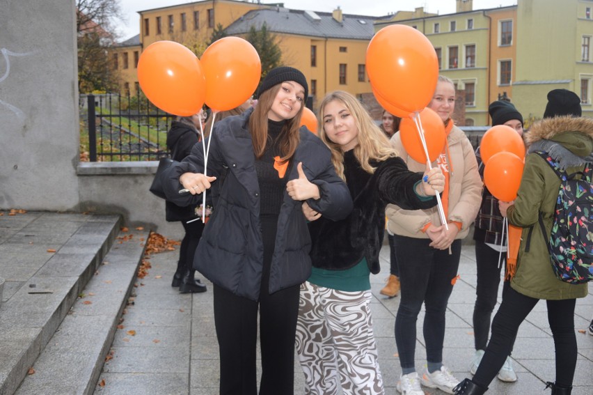 Opole. Młodzi obchodzili w piątek Ogólnopolski Dzień Tumbo. Solidaryzowali się z dziećmi i młodzieżą w żałobie