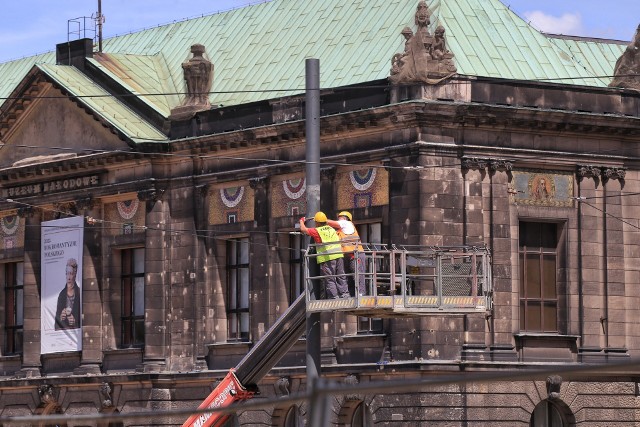 Aleje Marcinkowskiego nie są jeszcze dostępne dla samochodów, wyznaczono za to drogi dla pieszych