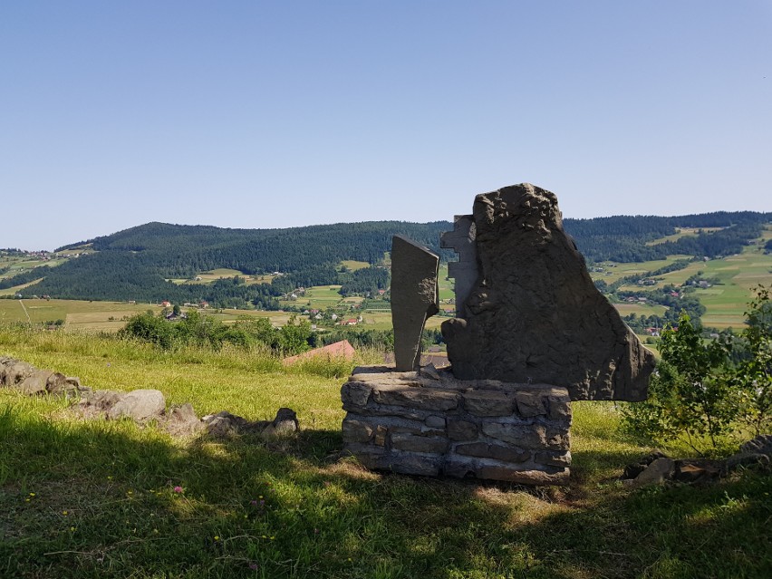 Odkryj Beskid Wyspowy. Na górze zakochanych spotkało się ponad 1000 osób [ZDJĘCIA]