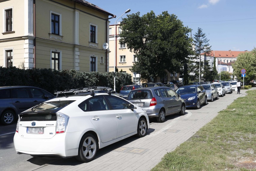 Płatna strefa parkowania na ulicach Lenartowicza i Hetmańskiej w Rzeszowie? Tak proponują mieszkańcy