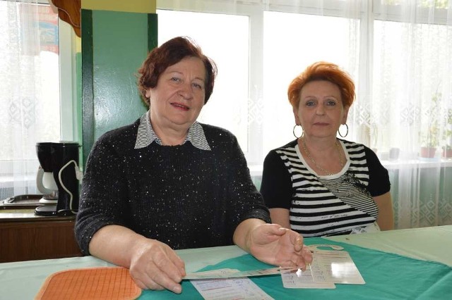 Lucyna Młynek i Barbara Łoginow, prezes i wiceprezes Starachowickiego Klubu Amazonek zachęcają panie do regularnego kontrolowania stanu swojego zdrowia.