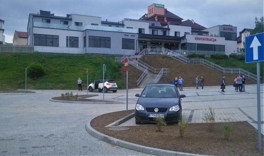 Nowy Sącz. Parking pod hotelem "Panorama" został oficjalnie otwarty [ZDJĘCIA]