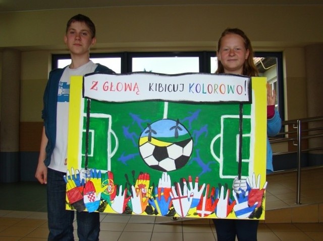 Praca plastyczna przygotowana przez uczniów z Kobylnicy na konkurs "Kolorowe boiska".