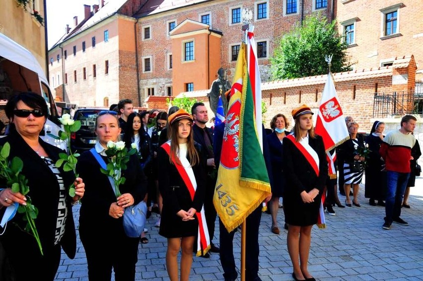 Na Wawelu rozpoczęły się dwudniowe uroczystości pogrzebowe proboszcza katedry śp. ks. prałata Zdzisława Sochackiego [ZDJĘCIA]