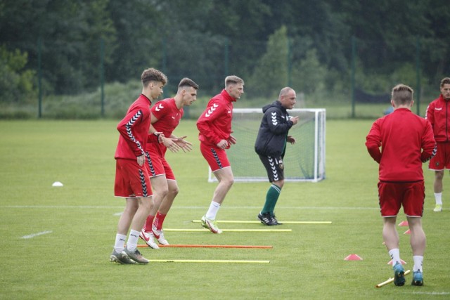 13.06.2022 r. Zagłębie Sosnowiec na pierwszym treningu przed nowym sezonem Fortuna 1. Ligi.   Zobacz kolejne zdjęcia. Przesuwaj zdjęcia w prawo - naciśnij strzałkę lub przycisk NASTĘPNE