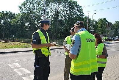 Mikołów: "Zatrzymaj się i żyj". Policja wspólnie z strażnikami i sokistami [ZDJĘCIA]