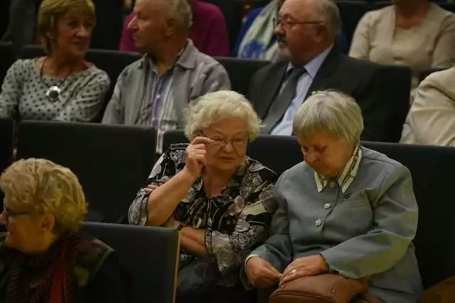 Na wykłady odbywające się w ramach Toruńskiego Uniwersytetu Trzeciego Wieku uczęszcza wiele osób