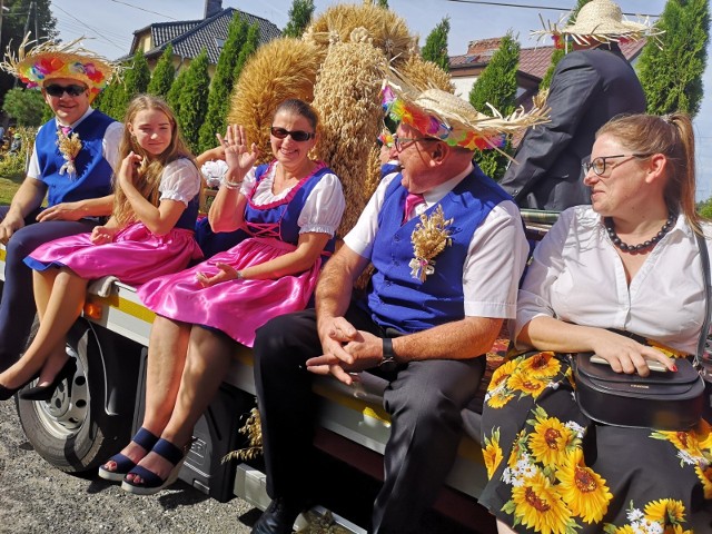 Święto Plonów w Starych Budkowicach. W sobotę odbył się Kreiskonzert organizowany przez TSKN, Oktoberfest oraz zabawa z zespołem Kwaśnica Bavarian Show. W niedzielę Dożynki Powiatu Opolskiego z korowodem koron dożynkowych oraz występami zaproszonych artystów. W niedzielę wieczorem zabawa taneczna z zespołem LOGO. Imprezę zorganizowali starosta opolski i wójt gminy Murów.