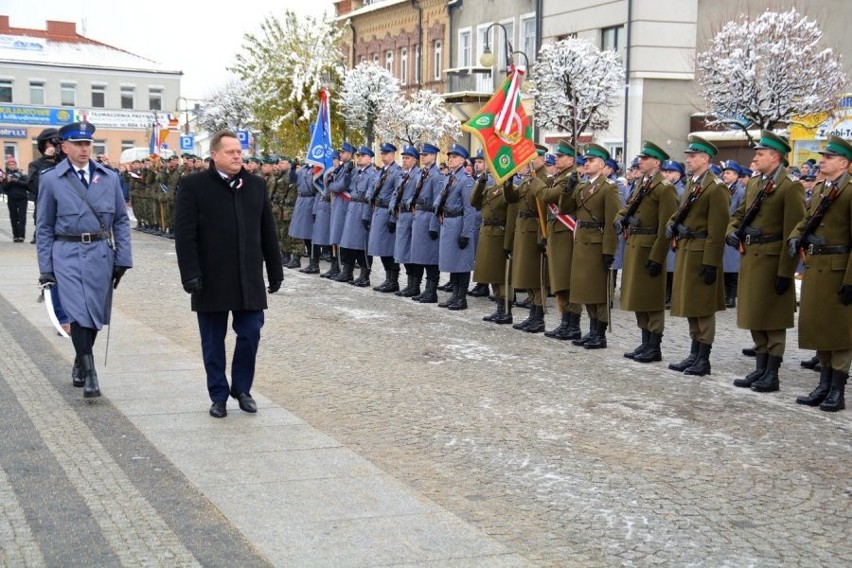 Policjanci cięli konfetti dla ministra