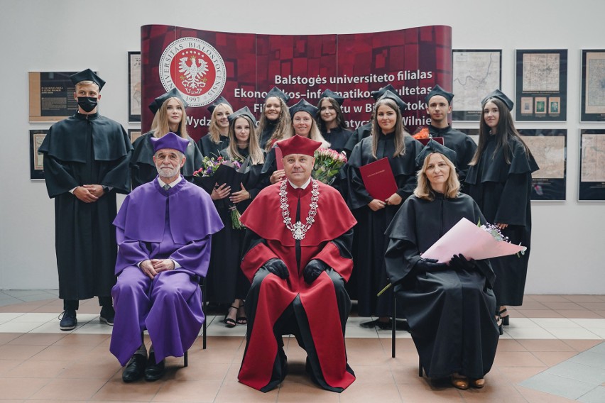 Absolwenci Filii Uniwersytetu w Białymstoku  w Wilnie odebrali dyplomy (zdjęcia)