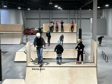 Kryty skatepark EloPark w Radomiu już otwarty. Nowy obiekt czeka na fanów rolek, deskorolek i hulajnóg. Zobacz zdjęcia z otwarcia