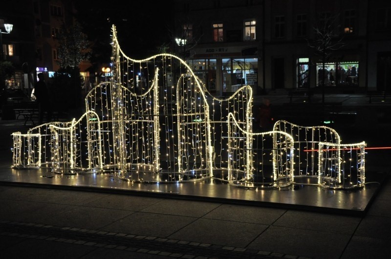 Iluminacje na fontannach w Oleśnie