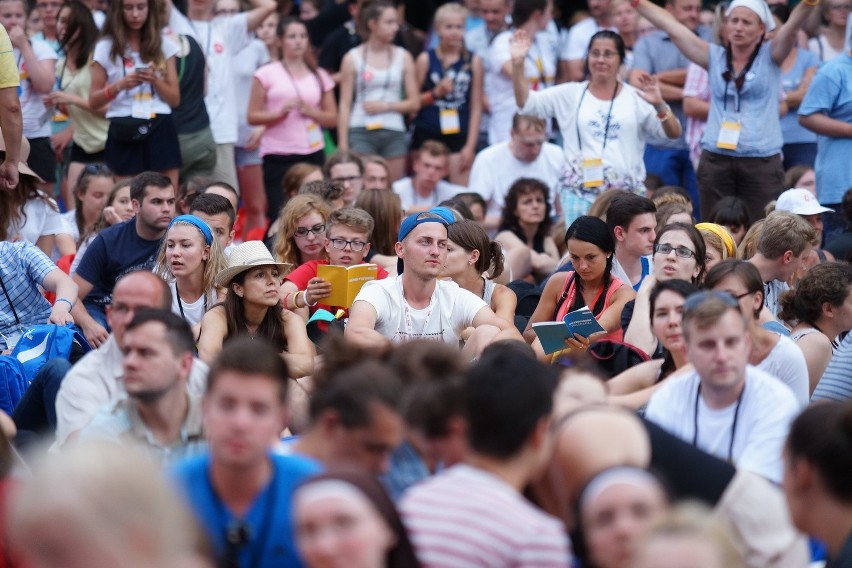 Papież w oknie: Proszę, dziękuję, przepraszam - kluczem do życia małżeńskiego