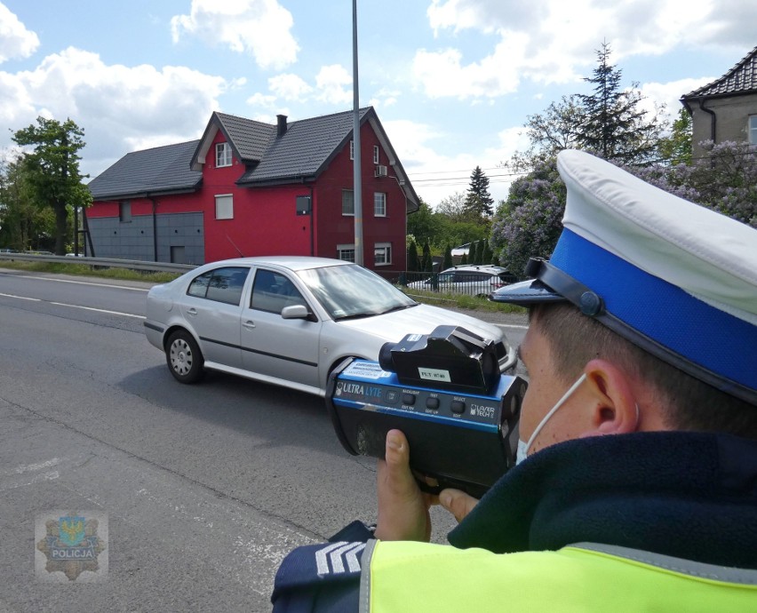 Opolscy policjanci każdego dnia mierzą prędkość na drogach.