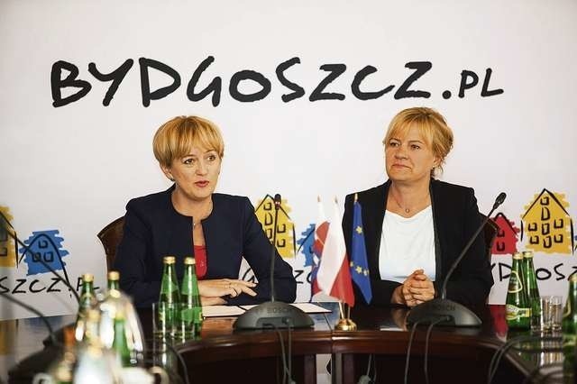 Wczoraj wiceprezydent Iwona Waszkiewicz (z lewej) podczas konferencji prasowej przedstawiła Elżbietę Wiewiórę, nową dyrektorkę wydziału edukacji