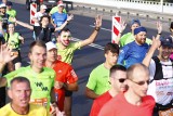 Maraton Warszawski 2021. Zobacz zdjęcia uczestników biegu w stolicy. DUŻO ZDJĘĆ [część 2]
