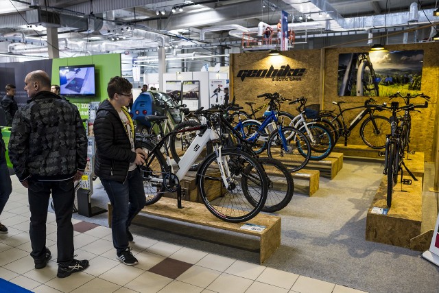 Na targach sprzętu sportowego i techniki użytkowej można zobaczyć coraz większą ofertę rowerów elektrycznych