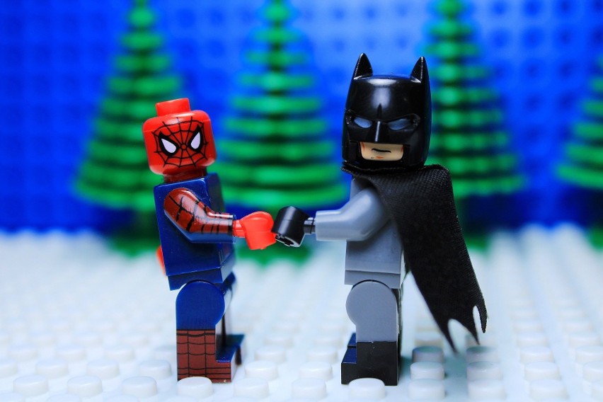 Lego Super Heros to seria, gdzie można zakupić zestawy z...