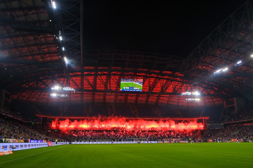 Ponad 22 tysiące osób obserwowało na żywo mecz Lecha Poznań...