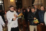 Wielkanoc Radomsko 2023. Święcenie pokarmu w kościele pw. św. Lamberta w Radomsku. ZDJĘCIA
