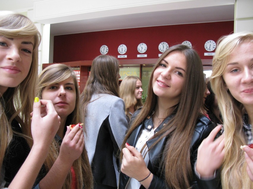 Uczniowie z radomskiej "czwórki" żegnali studentów z Ukrainy