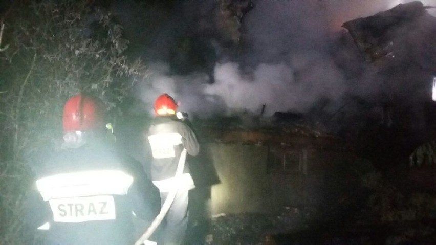 Nocny pożar domu w powiecie kazimierskim