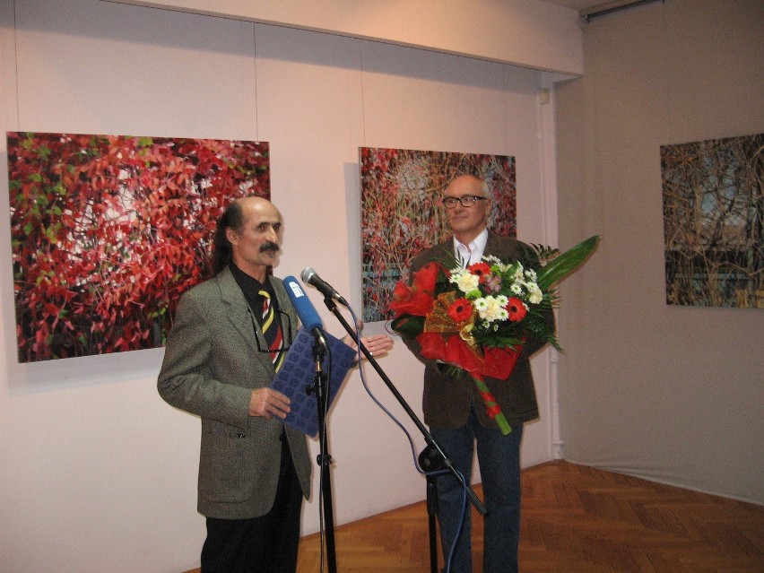 Janusz Poplawski gratulował jubilatowi w imieniu władz ZPAP.