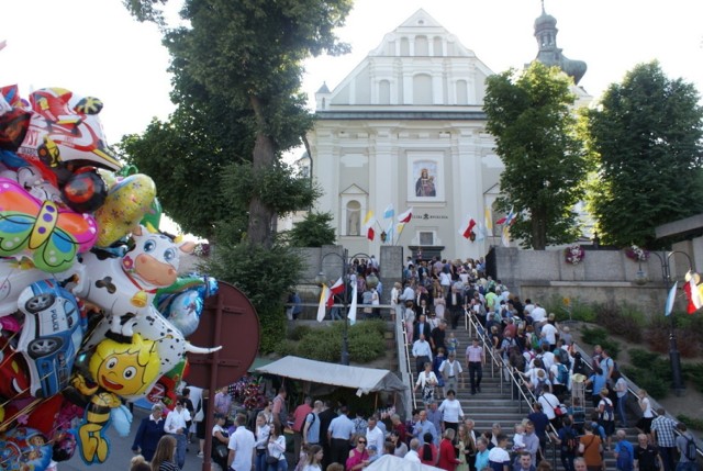 Odpust w Tuchowie to co roku duże wydarzenie religijne w diecezji tarnowskiej, gromadzące tłumy wiernych