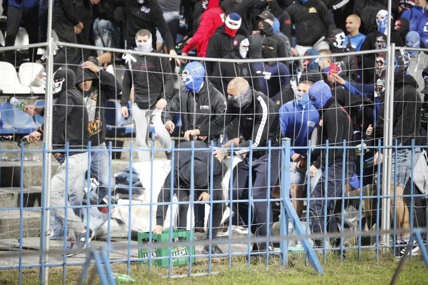 Zadyma wywołana podczas Wielkich Derbów Śląska na trybunach...