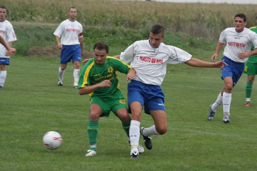 IV liga: Centrala Nasienna Proślice - Polonia Nysa 2-4.