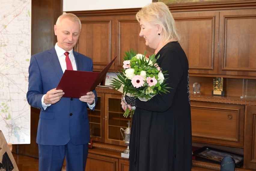 Prezydent Inowrocławia Ryszard Brejza wręczył listy...