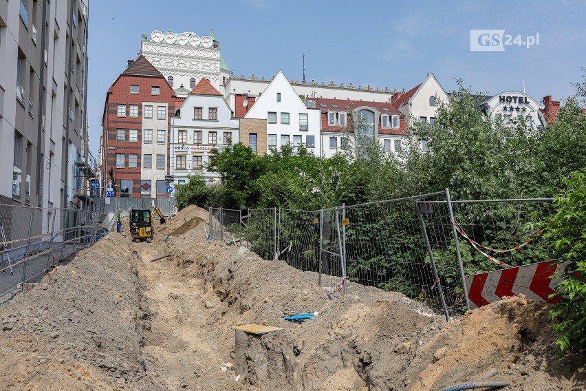 Powstał hotel i apartamentowiec, a przy okazji zniszczono zabytkowy bruk. Czy miał średniowieczny rodowód? 