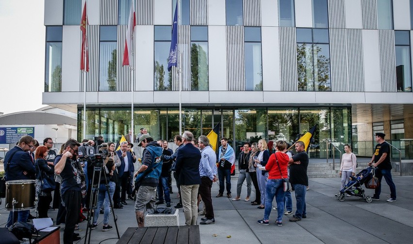 Działacze, wykładowcy i Pomorzanie protestowali przed...